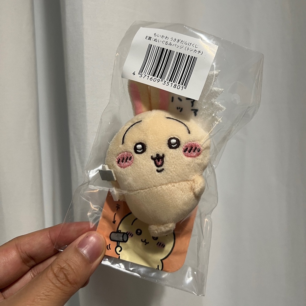 CHIIKAWA USAGI | PLUSH PIN BADGE